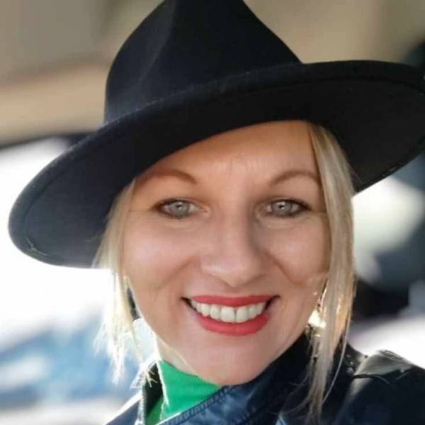 modelka s ID 0102BIZKQM p021