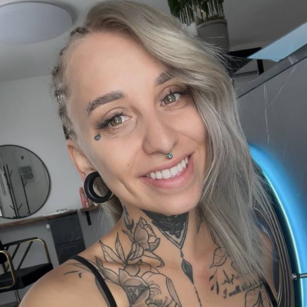 modelka s ID 0102BMGT2V p021