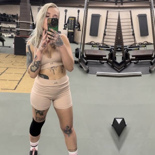 modelka s ID 0102BMGT2V p031