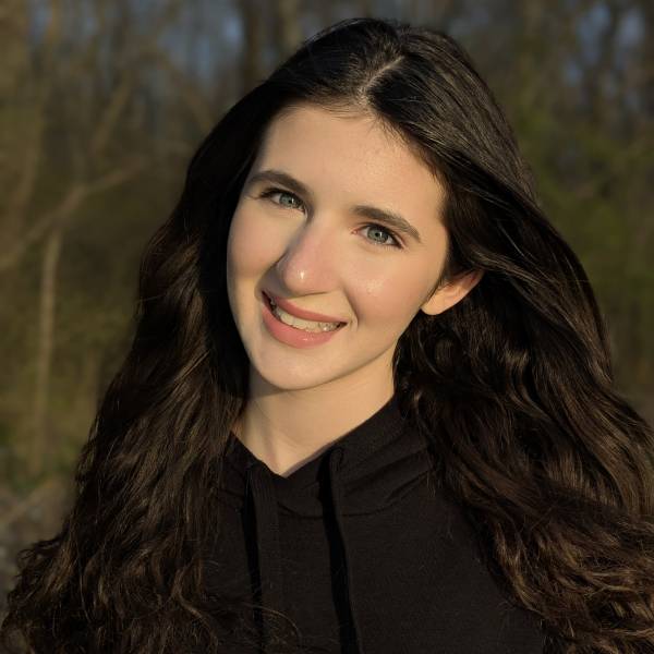 modelka s ID 0102BR4QIF p021