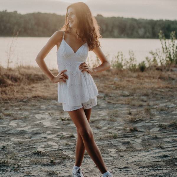 modelka s ID 0102BR4QIF p031