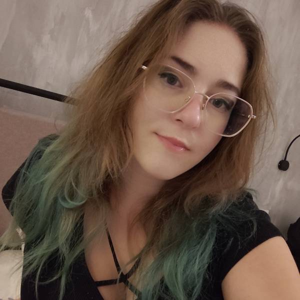 modelka s ID 0102BT0B3L p021