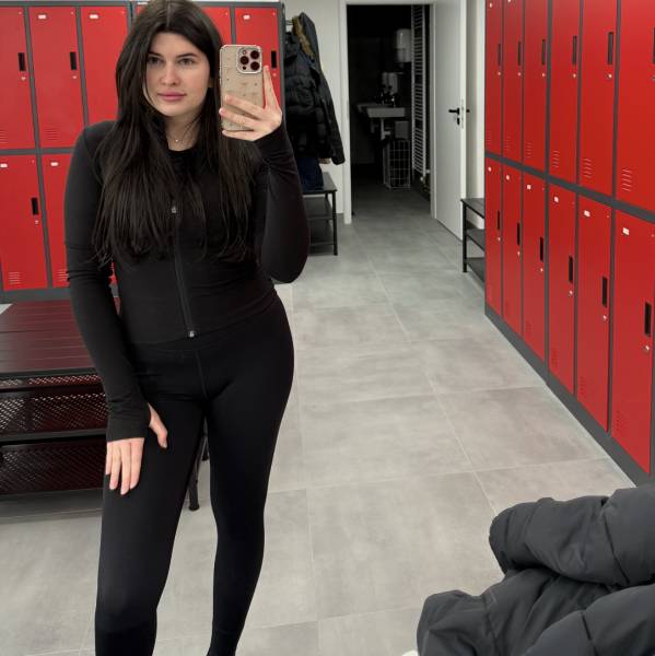 modelka s ID 0102BXKG3H p031