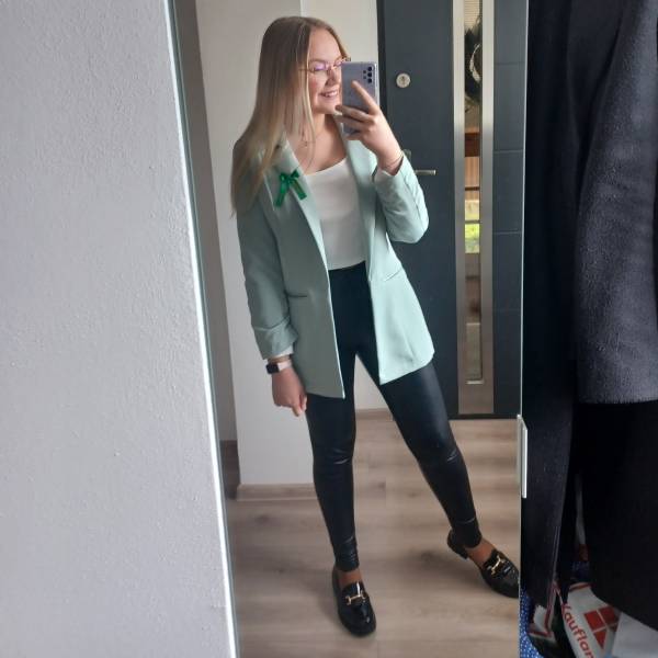 modelka s ID 0102BZRSLL p031