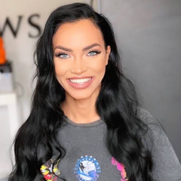 modelka s ID 0102C5H1R8 p021