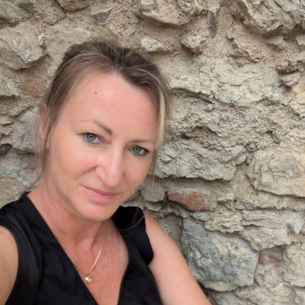 modelka s ID 0102C6YCZT p021