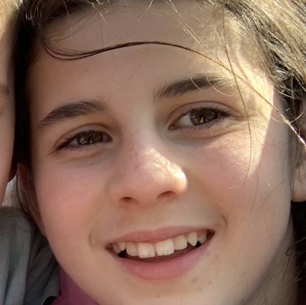 modelka s ID 0102C7X3RE p021