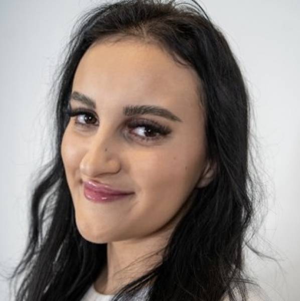 modelka s ID 0102C8V5PJ p021