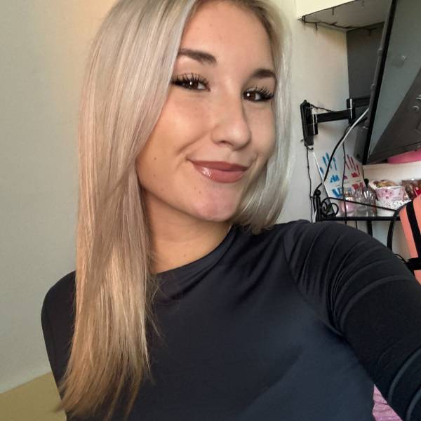 modelka s ID 0102CB9VIF p021