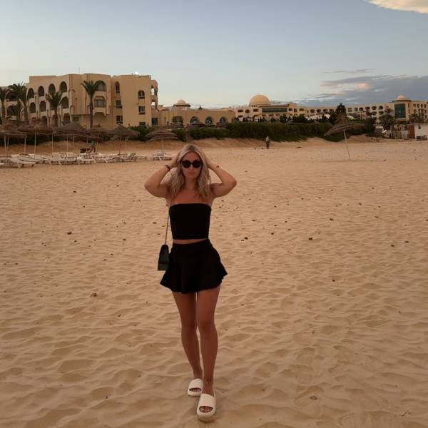 modelka s ID 0102CB9VIF p031