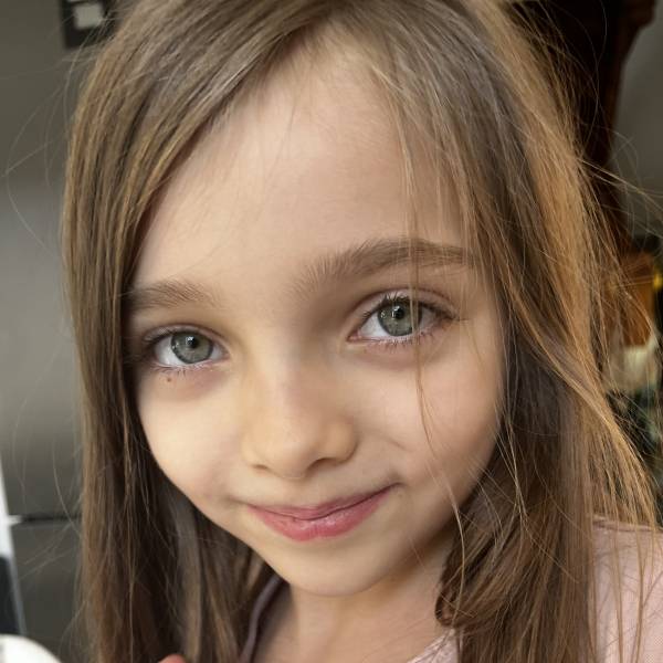 modelka s ID 0102CF0AXD p021