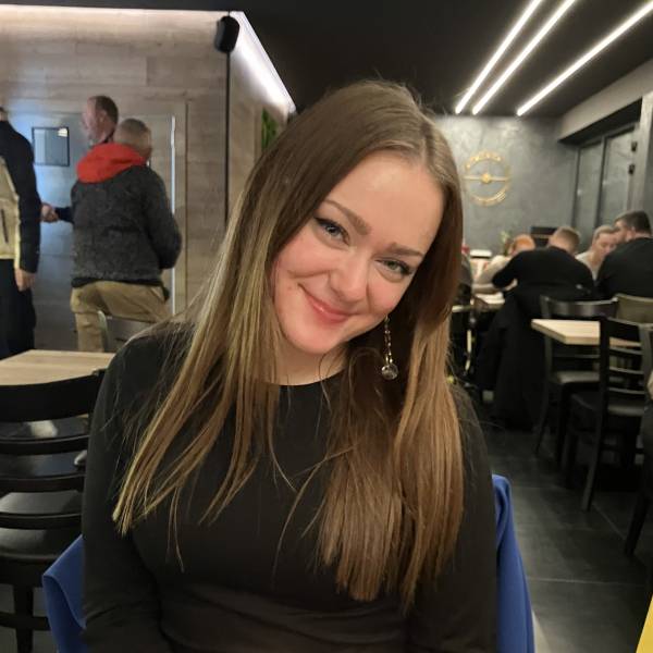 modelka s ID 0102CIK5AZ p021