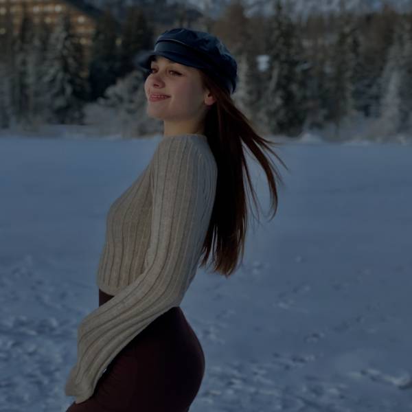 modelka s ID 0102CK8OGC p021