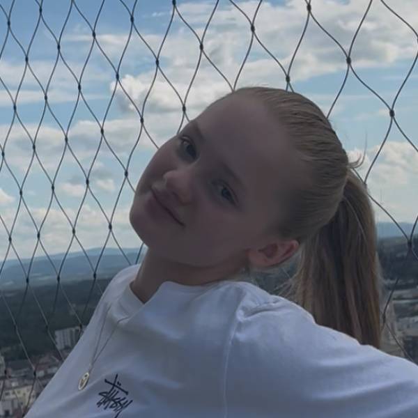 modelka s ID 0102CKHQD1 p021