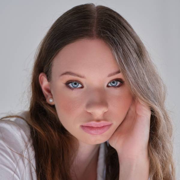 modelka s ID 0102CKN6H1 p021