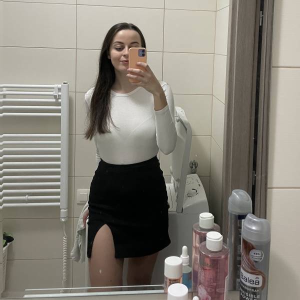 modelka s ID 0102CNIEH9 p031
