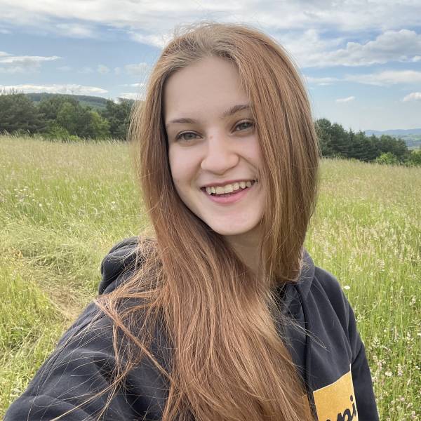 modelka s ID 0102CQYJSY p021