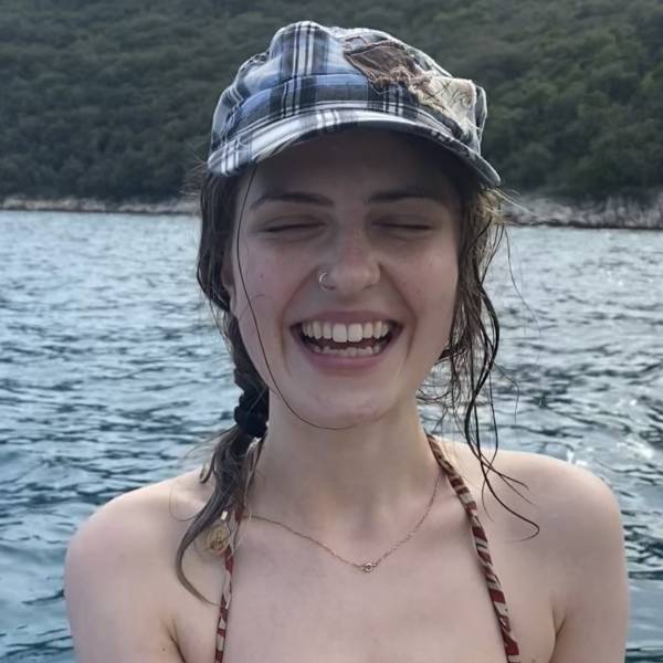 modelka s ID 0102CVUNXS p021