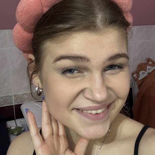 modelka s ID 0102CXOZHR p021