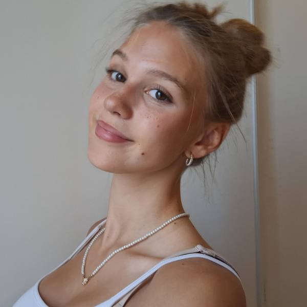 modelka s ID 0102CY0ZEP p021