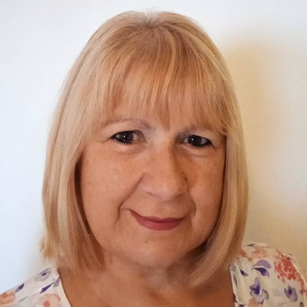 modelka s ID 0102D8QELQ p021