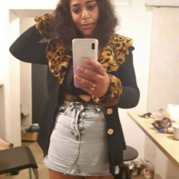 modelka s ID 0102D97G5R p031