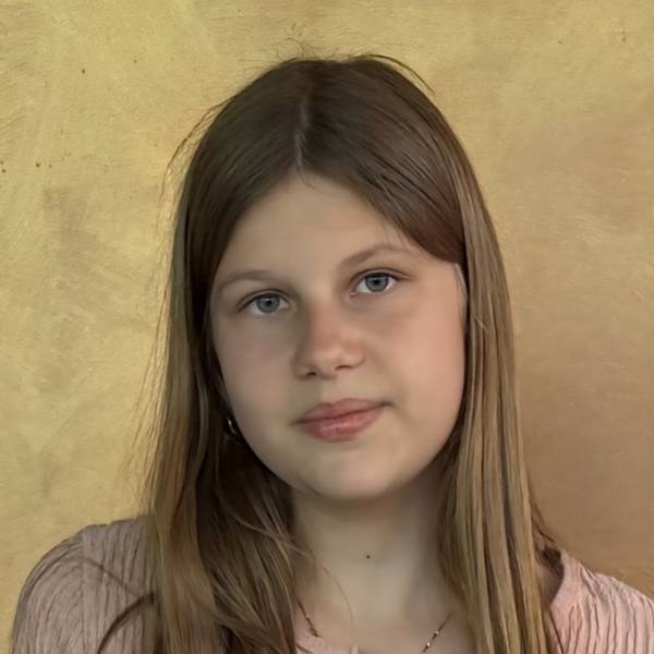 modelka s ID 0102D9PFP3 p021