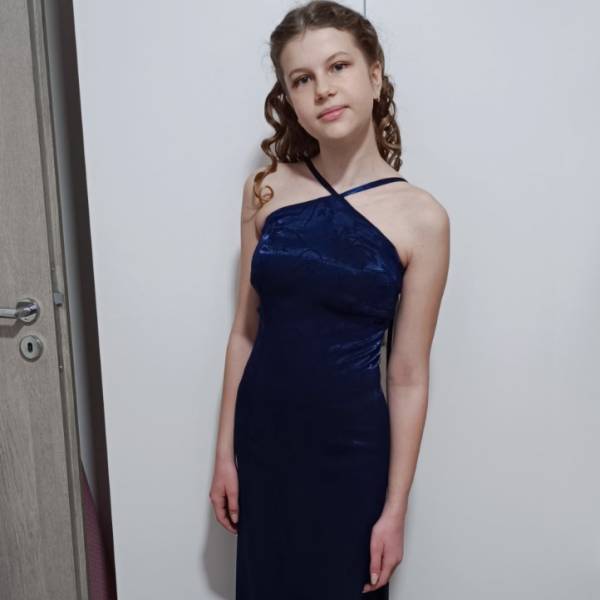 modelka s ID 0102D9PFP3 p031