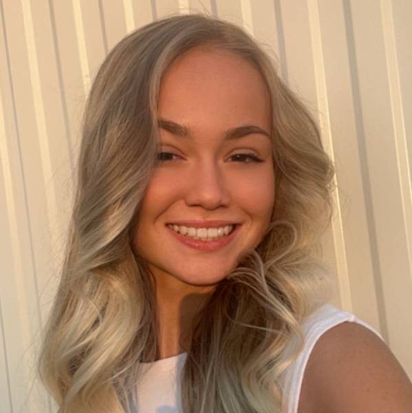 modelka s ID 0102DAFNGZ p021