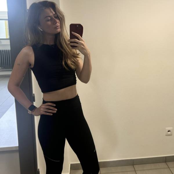 modelka s ID 0102DD0TBK p031