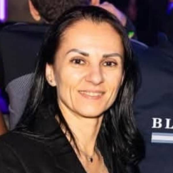 modelka s ID 0102DENLM1 p021