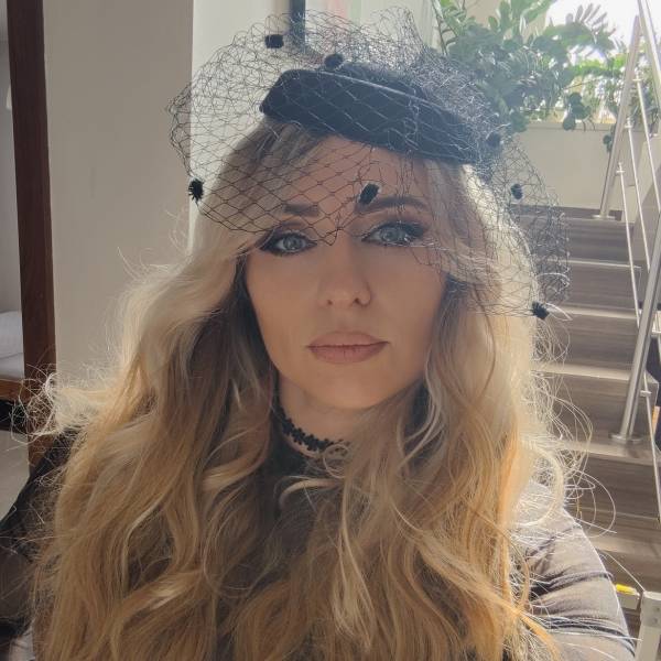 modelka s ID 0102DJOT2Q p021