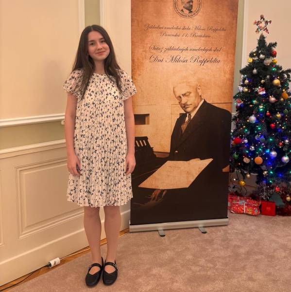 modelka s ID 0102DSSQHX p031