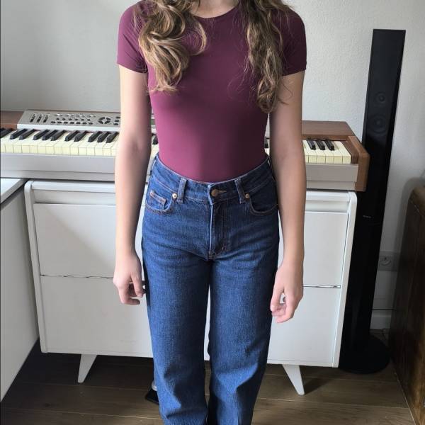 modelka s ID 0102DTGZL5 p031