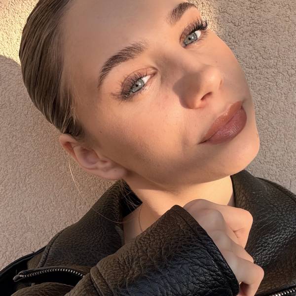 modelka s ID 0102DXNFY3 p021