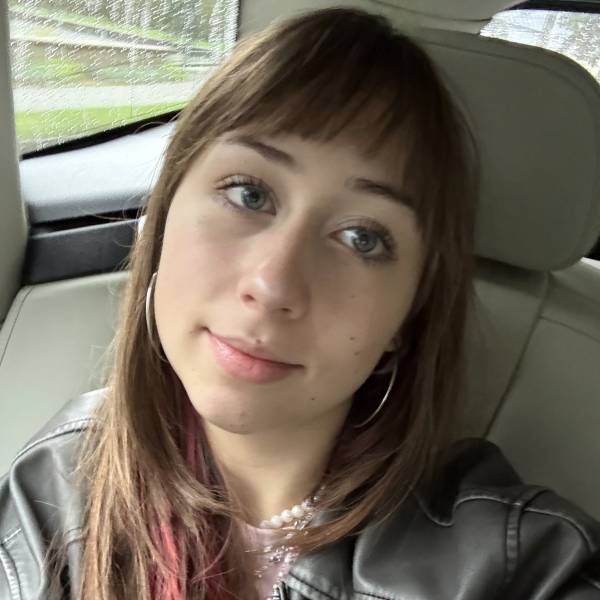 modelka s ID 0102DY7KER p021