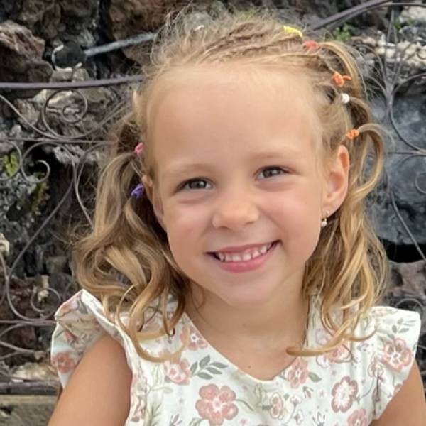 modelka s ID 0102DYV02O p021