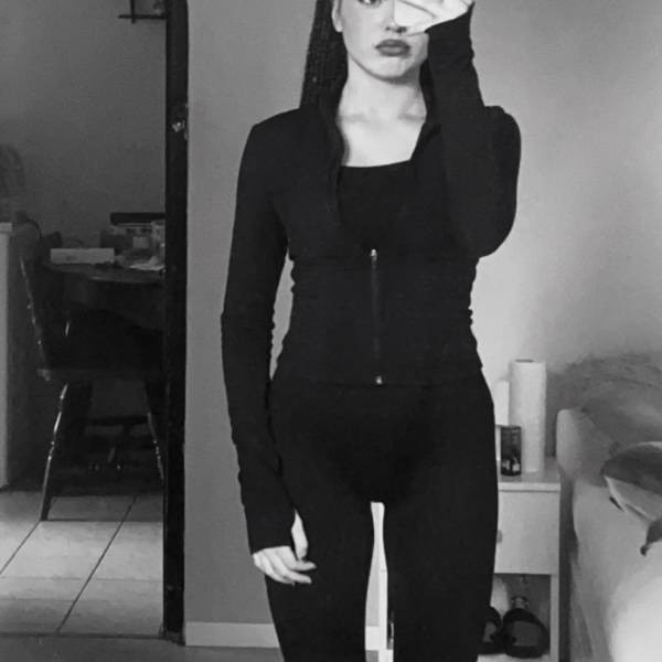 modelka s ID 0102E1AAYN p031