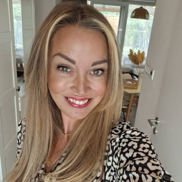 modelka s ID 0102E3SLJI p021