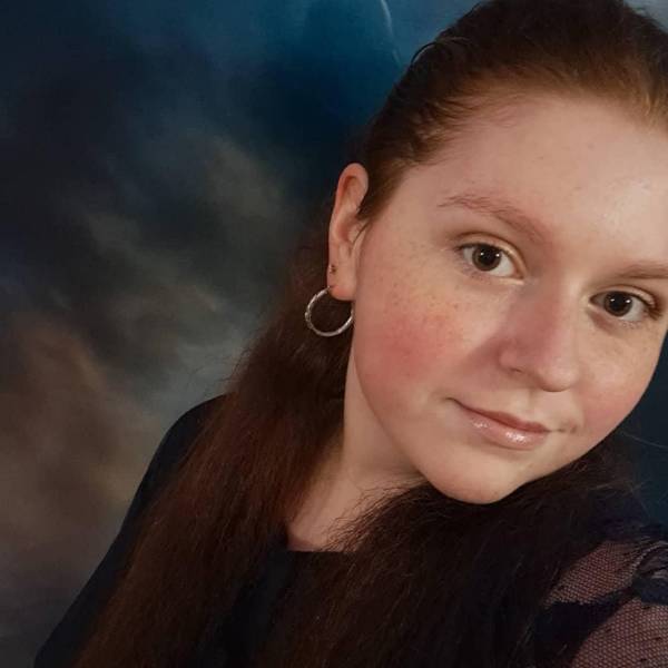 modelka s ID 0102E5CHW2 p021