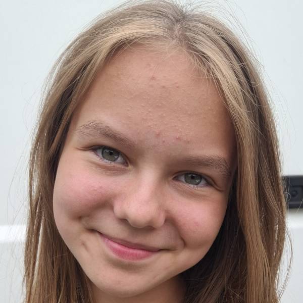 modelka s ID 0102E6C8ZI p021