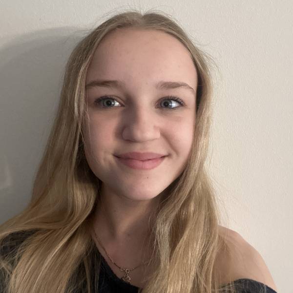 modelka s ID 0102E8C5AH p021