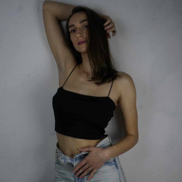 modelka s ID 0102E9ZGBR p031