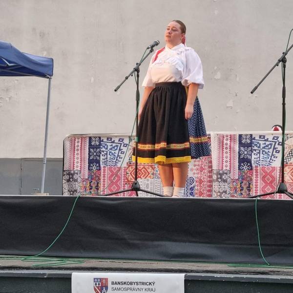 modelka s ID 0102EADUEH p031