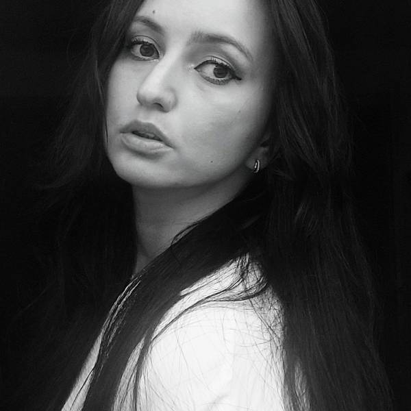 modelka s ID 0102EHN9YK p021