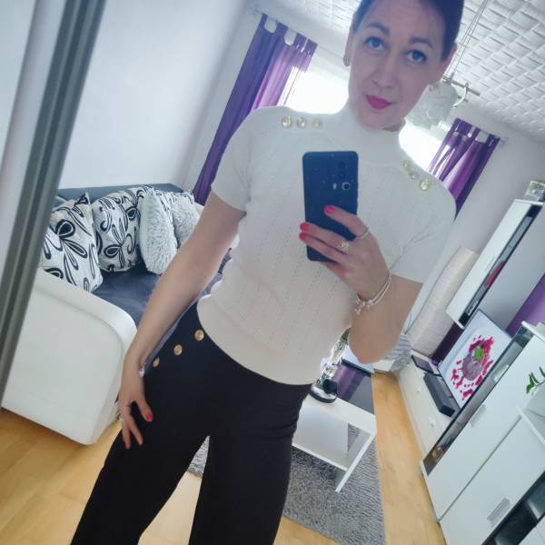 modelka s ID 0102EI45HG p031