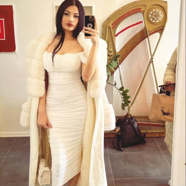 modelka s ID 0102EJA674 p031