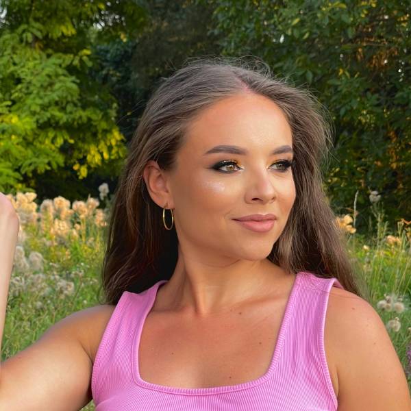 modelka s ID 0102EJBXQA p021