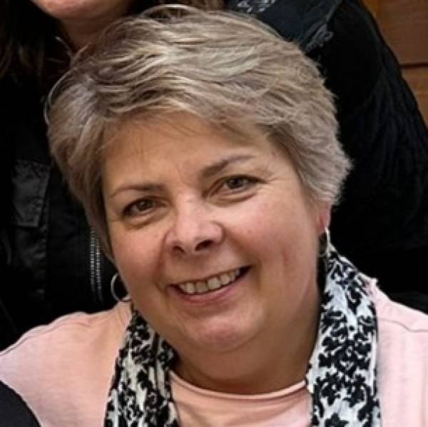 modelka s ID 0102ELL7PJ p021