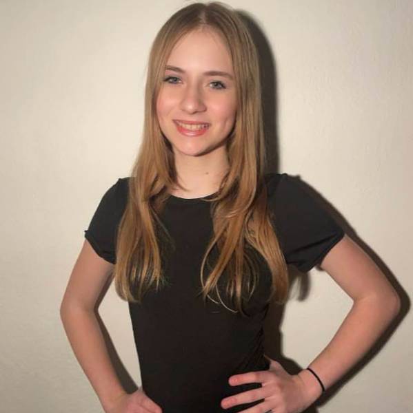 modelka s ID 0102EOQFS3 p021